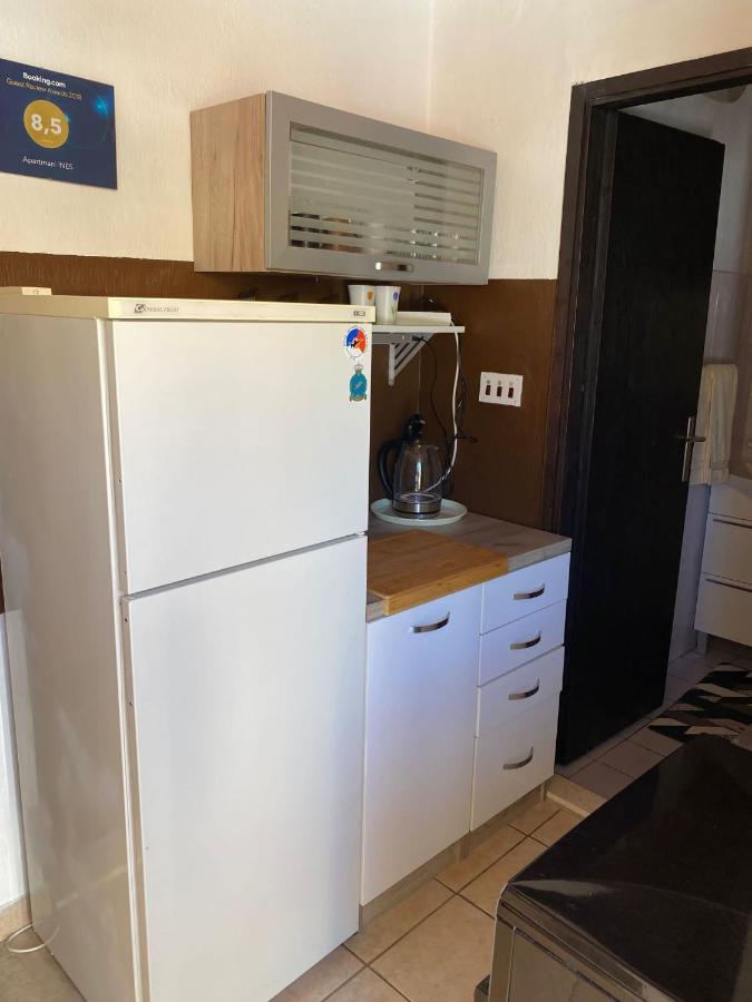 Apartmani Ines Марина Экстерьер фото