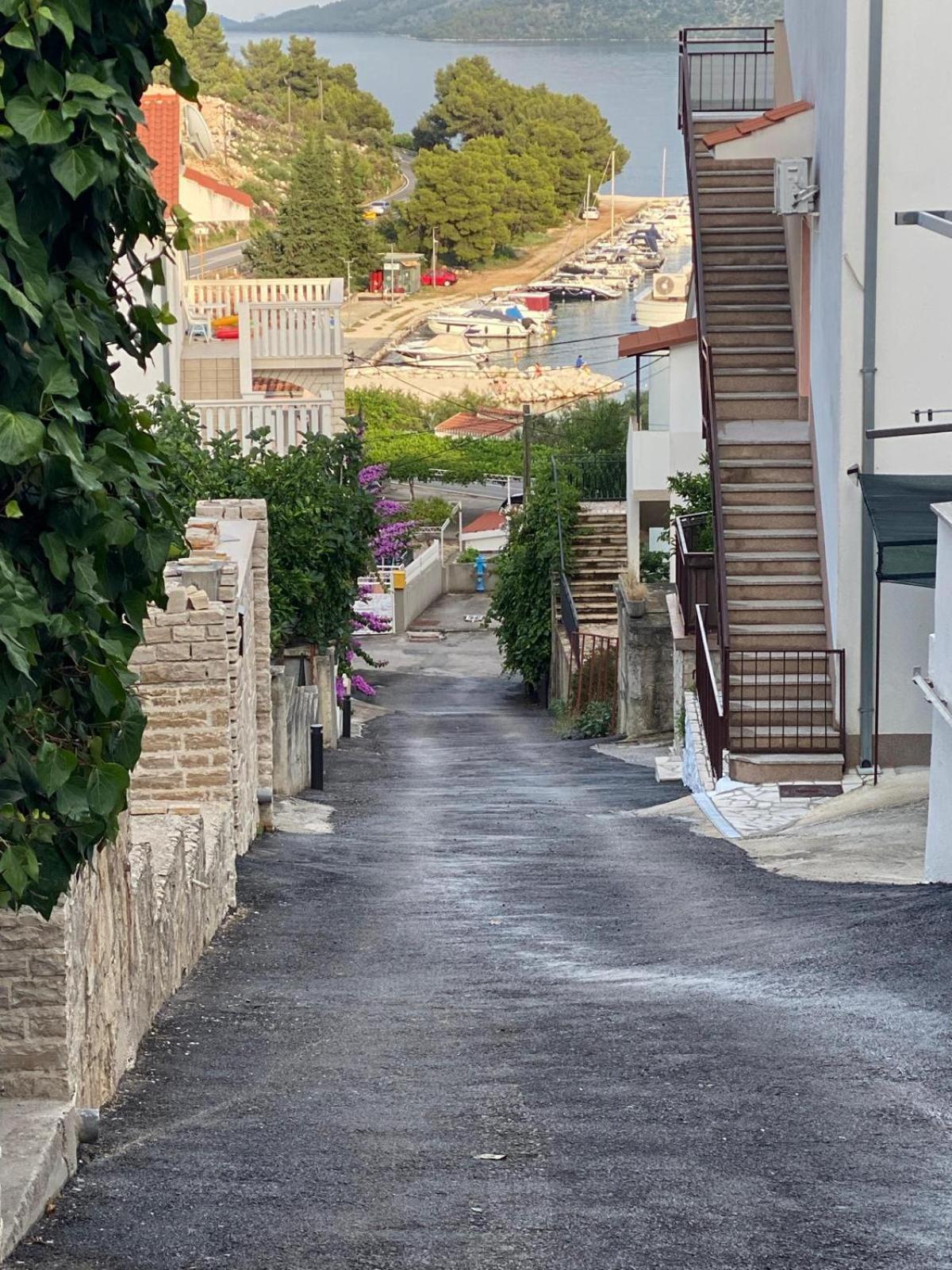 Apartmani Ines Марина Экстерьер фото