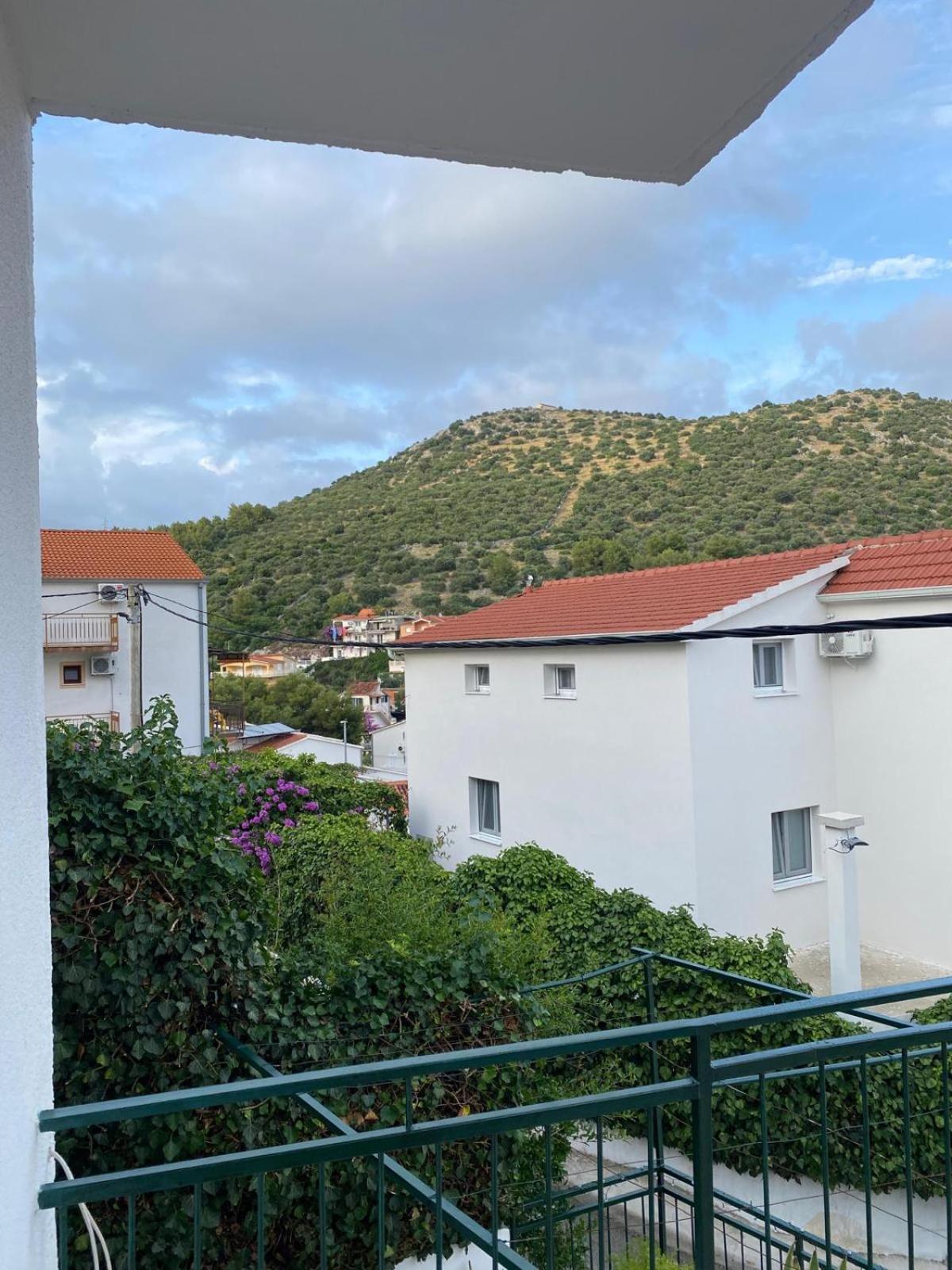 Apartmani Ines Марина Экстерьер фото