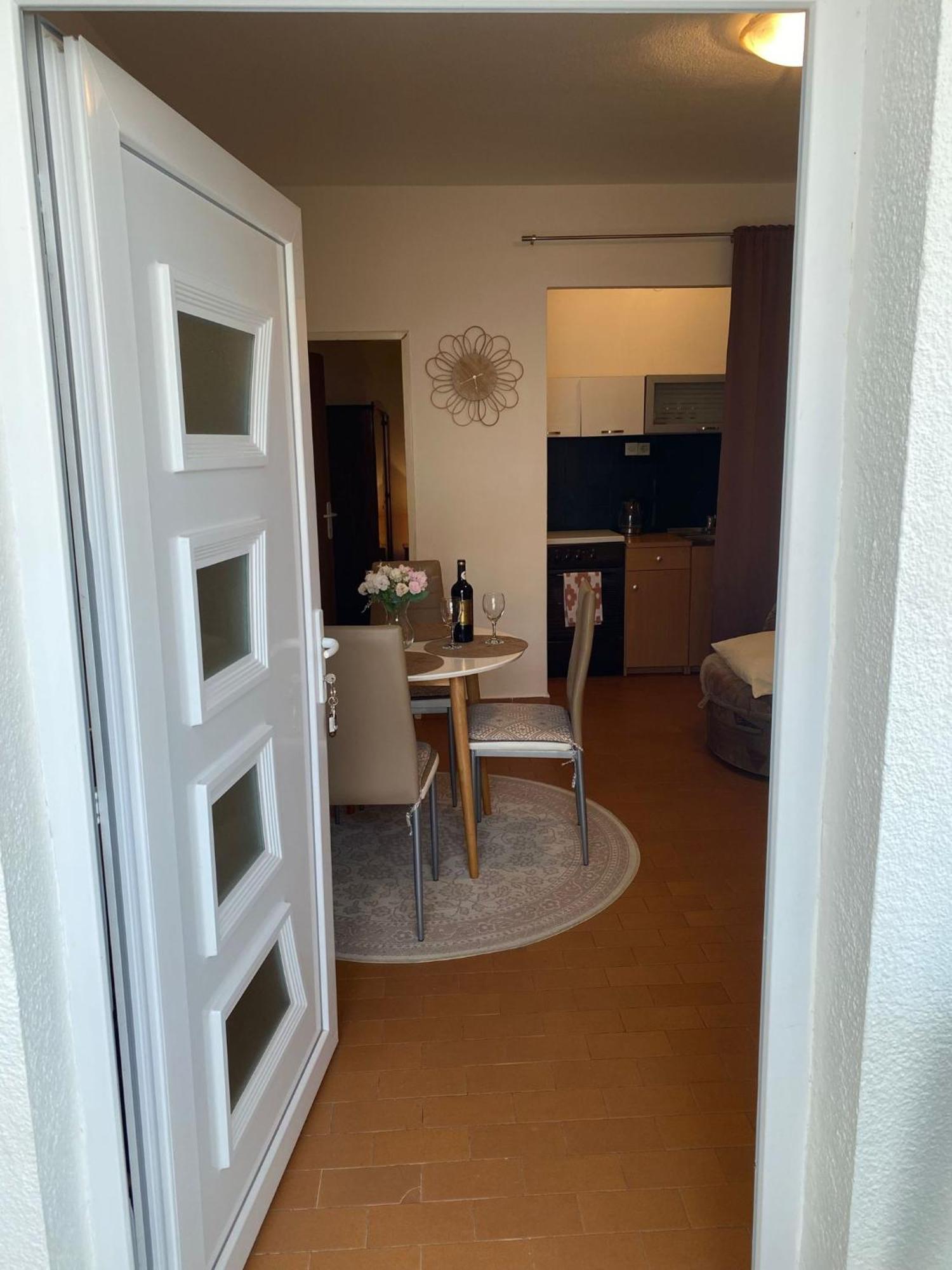 Apartmani Ines Марина Экстерьер фото