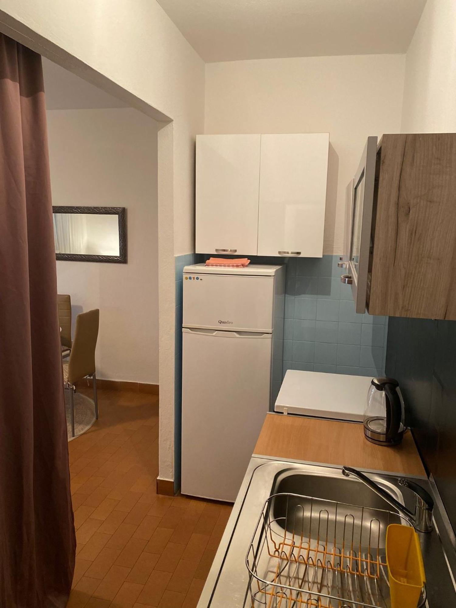 Apartmani Ines Марина Экстерьер фото