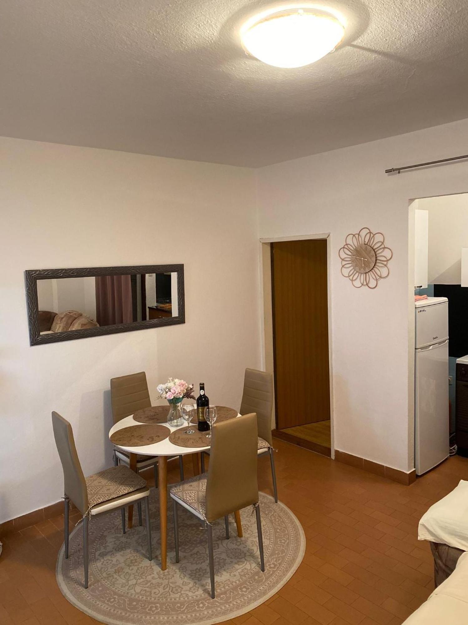 Apartmani Ines Марина Экстерьер фото