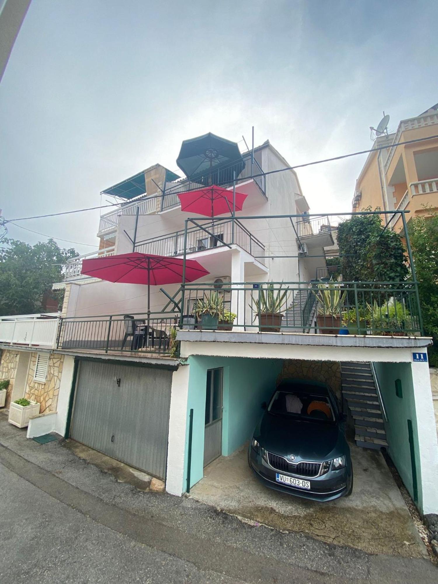 Apartmani Ines Марина Экстерьер фото